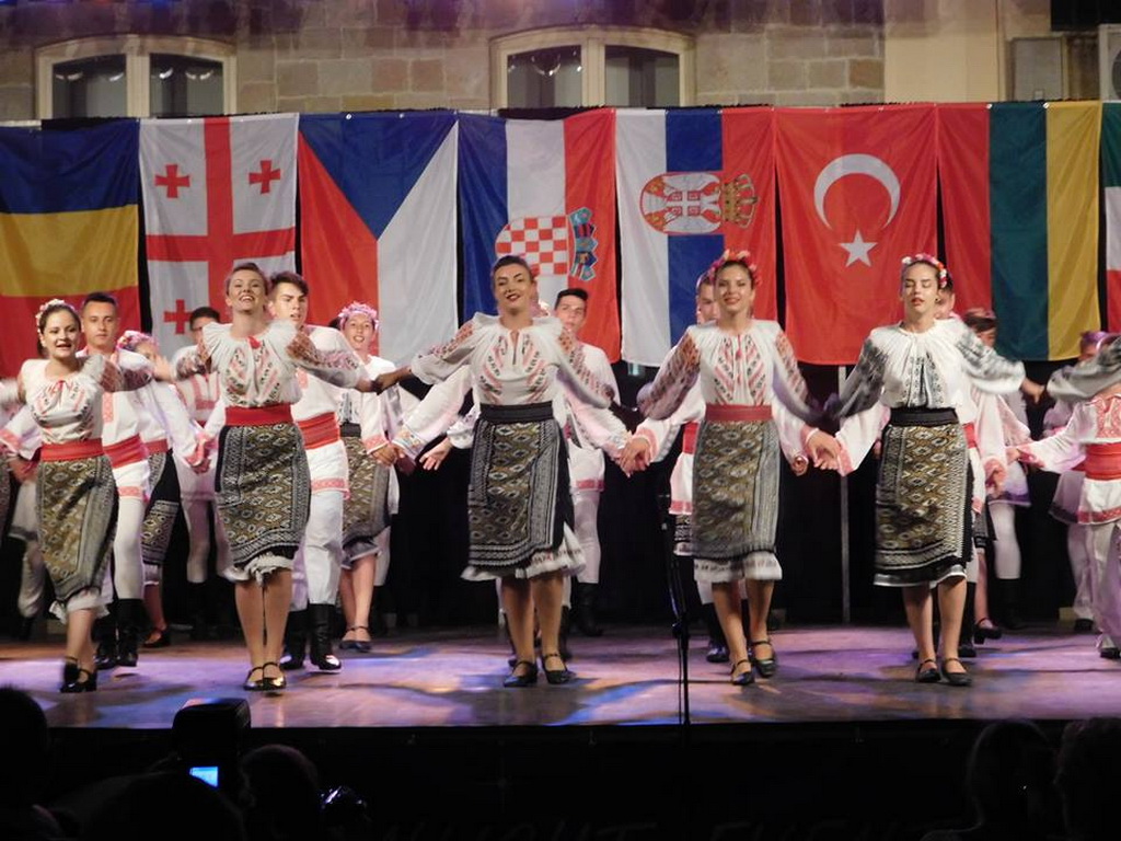 romanian folk dance group