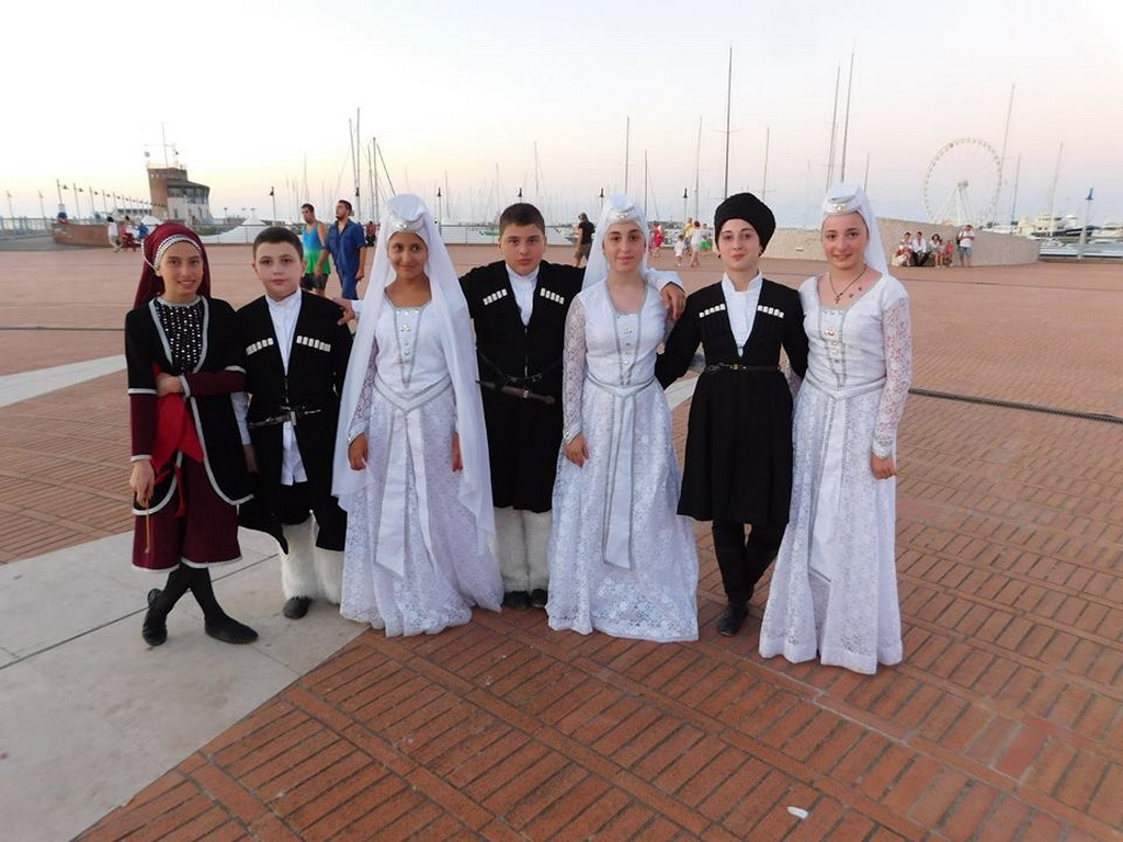 georgian folklore dancers 2