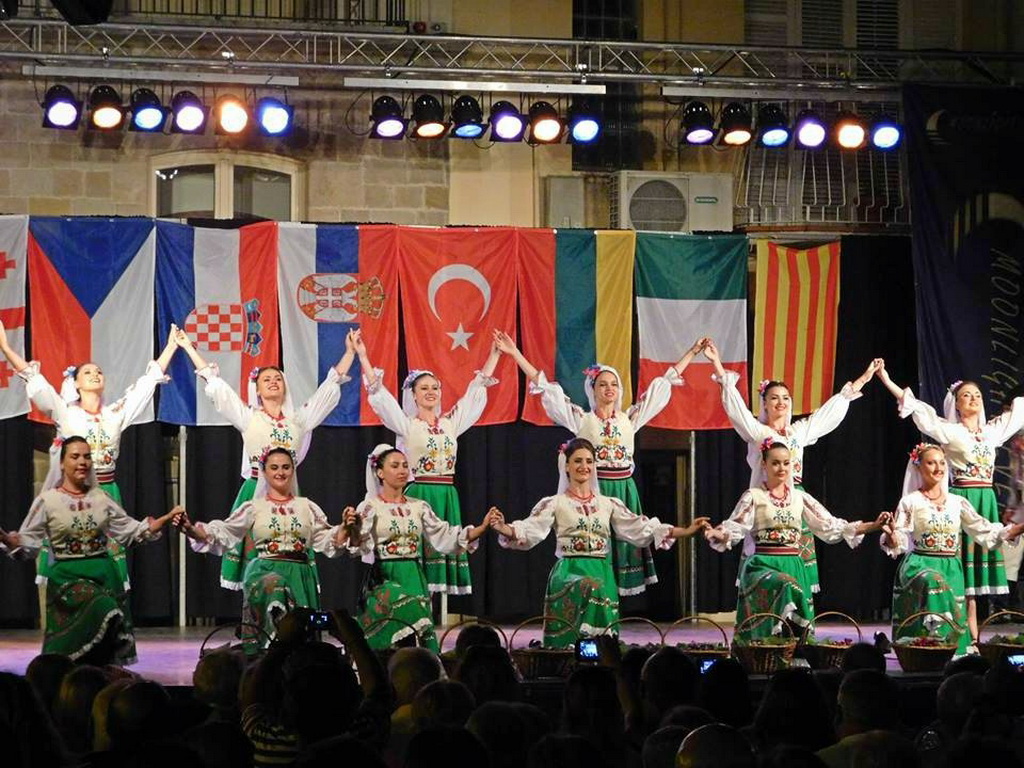 Moldova folklore group